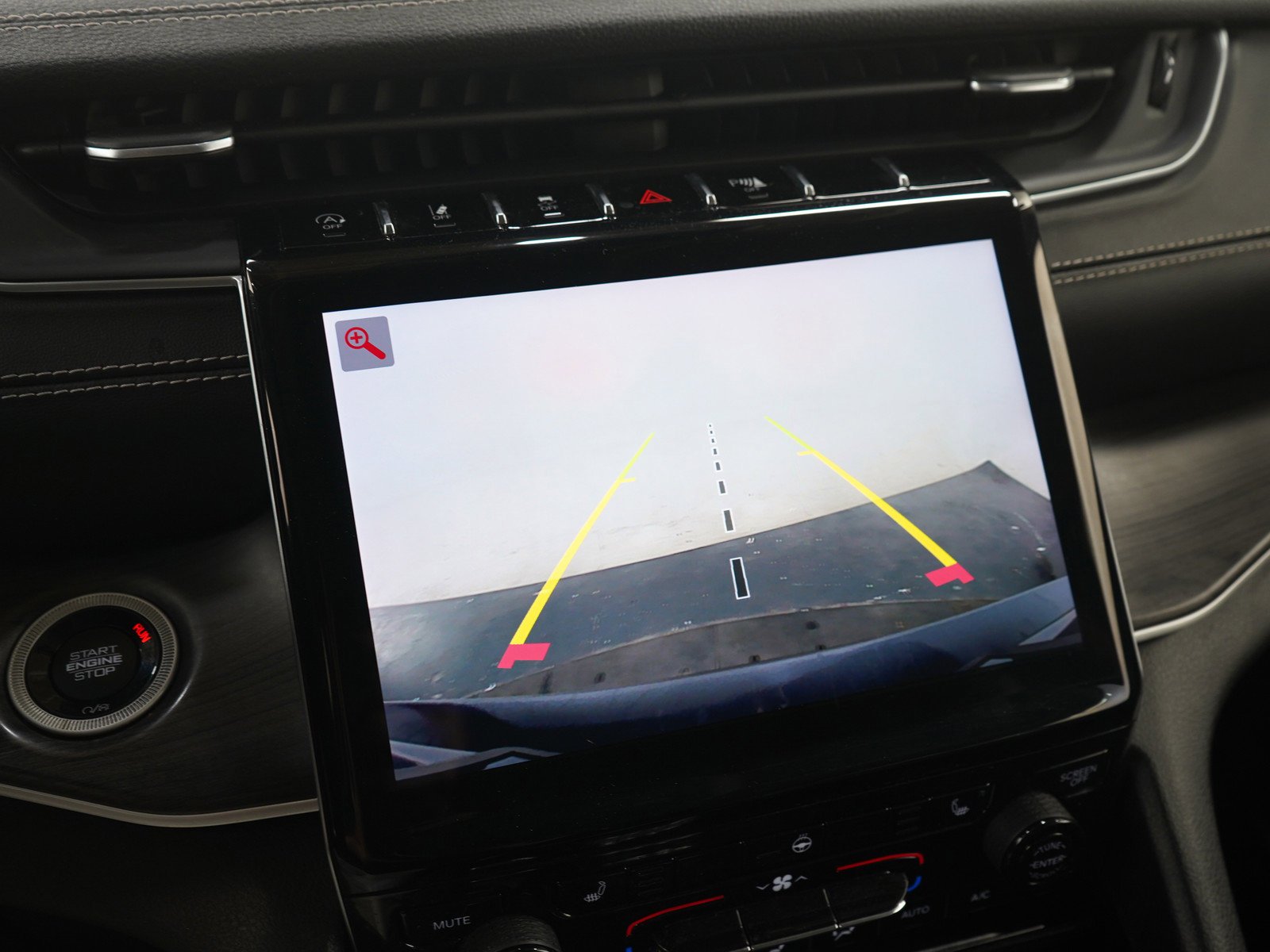 Used 2022  Jeep Limited image 29