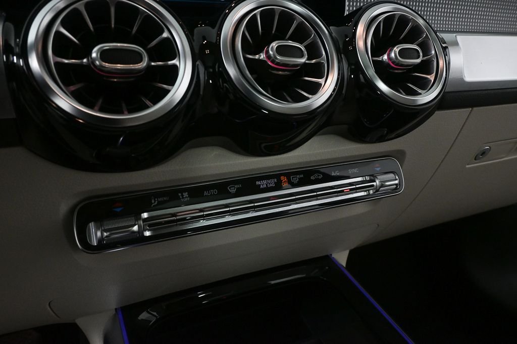 Used 2021  Mercedes-Benz GLB 250 image 14