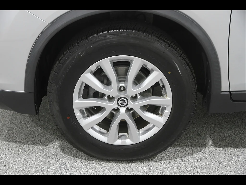 Used 2019 Brilliant Silver Metallic Nissan SV image 22