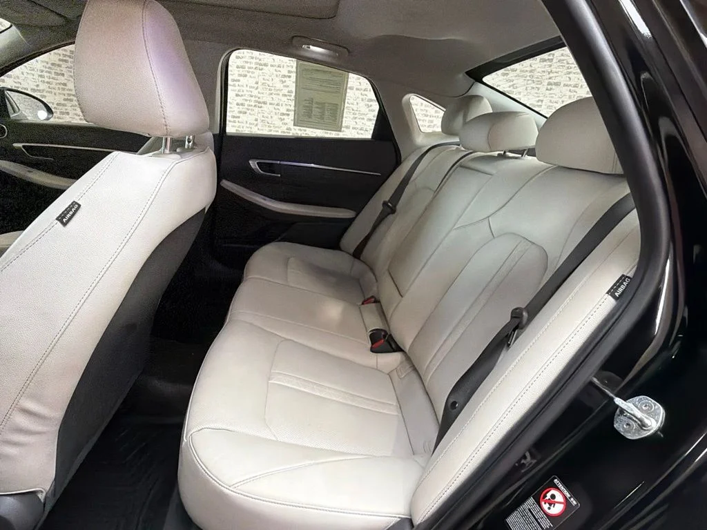 Used 2022 Black Hyundai Limited image 14