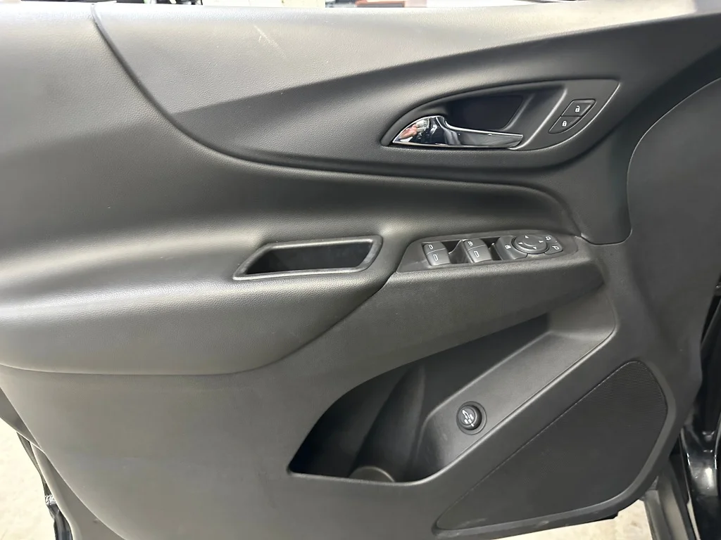 Used 2018 MOSAIC BLACK METALLIC Chevrolet LT image 4