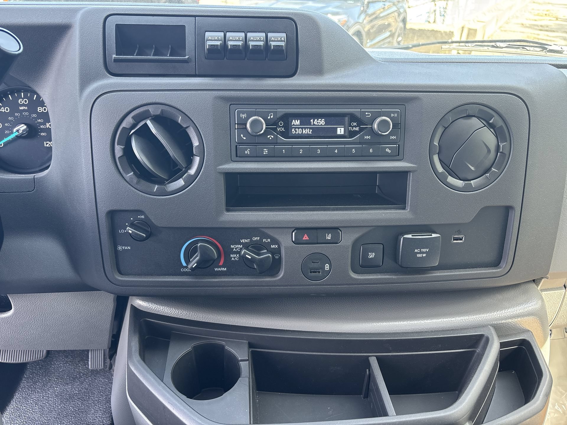 New 2027 Oxford White Ford E-450 DRW image 31