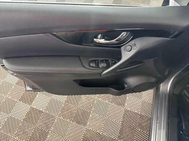 Used 2021 Gray Nissan SV image 18