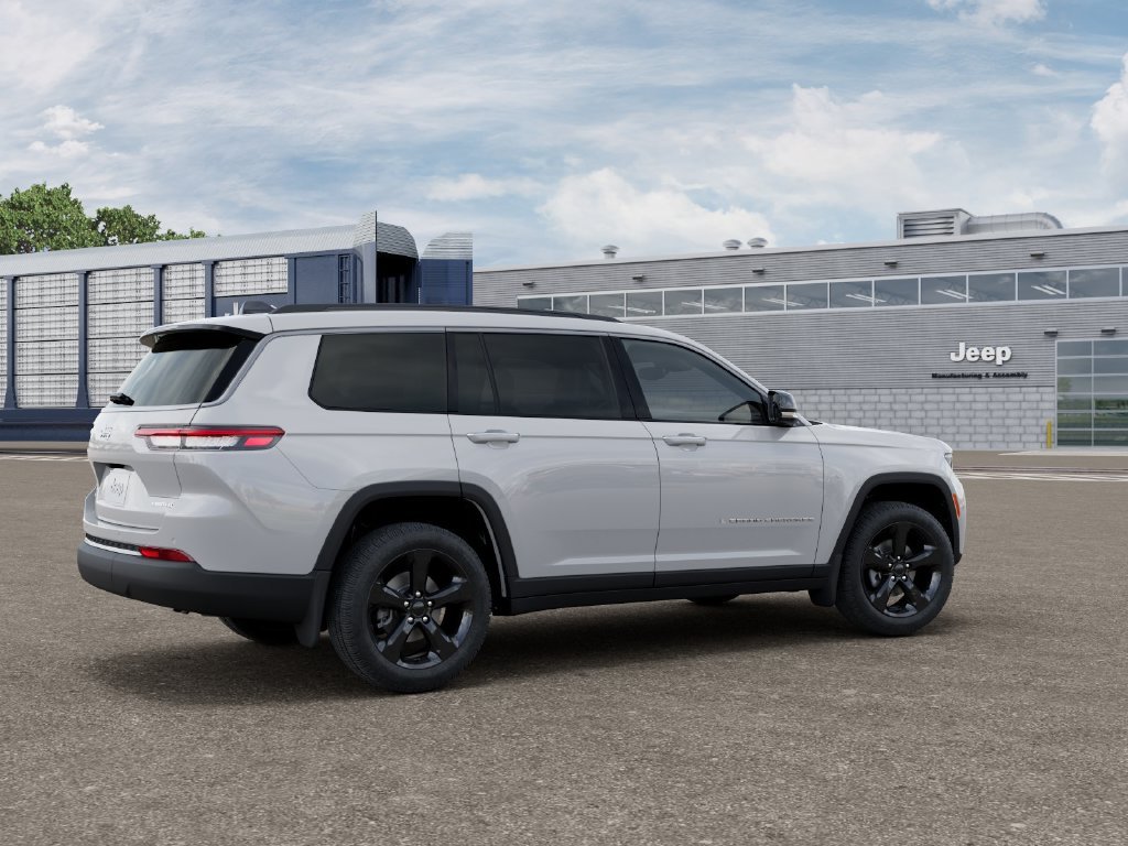 New 2026 Bright White Clear-Coat Exterior Paint Jeep Limited image 4