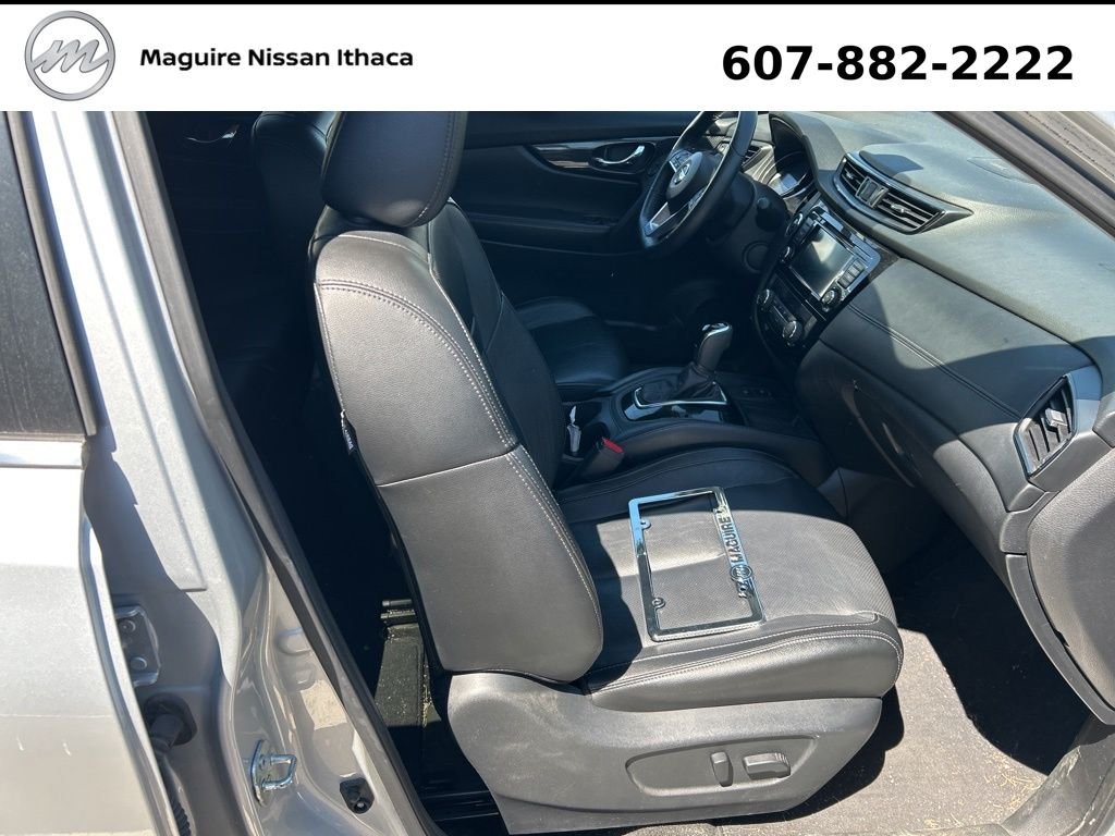 Used 2019 Silver Nissan SL image 10