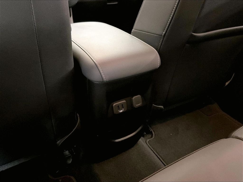 Used 2022 White Chevrolet Z71 image 38