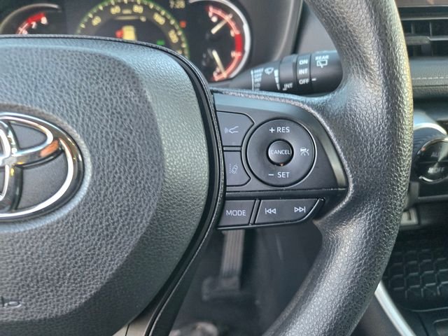 Used 2025 White Toyota XLE image 20