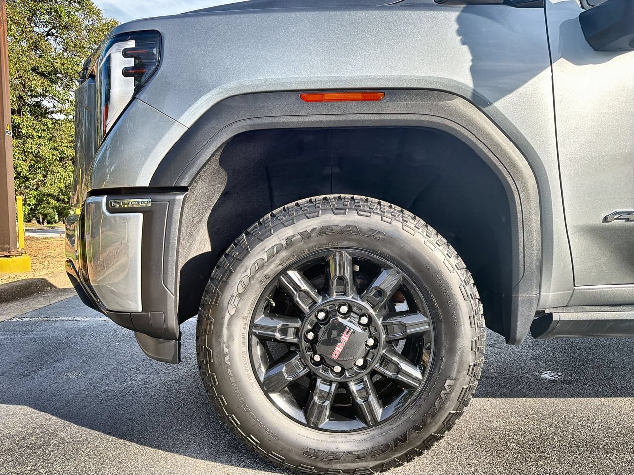 Used 2024 Sterling Metallic GMC AT4 image 28