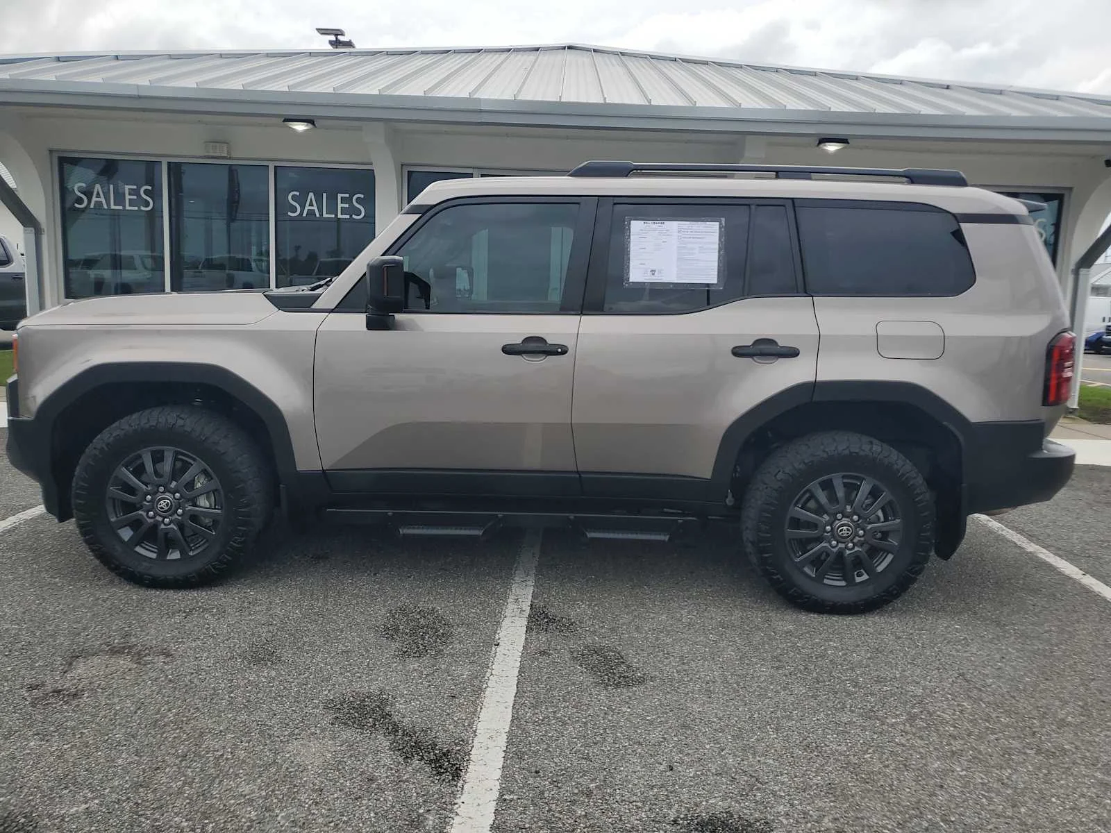 Used 2024 Meteor Shower Silver Toyota  image 3