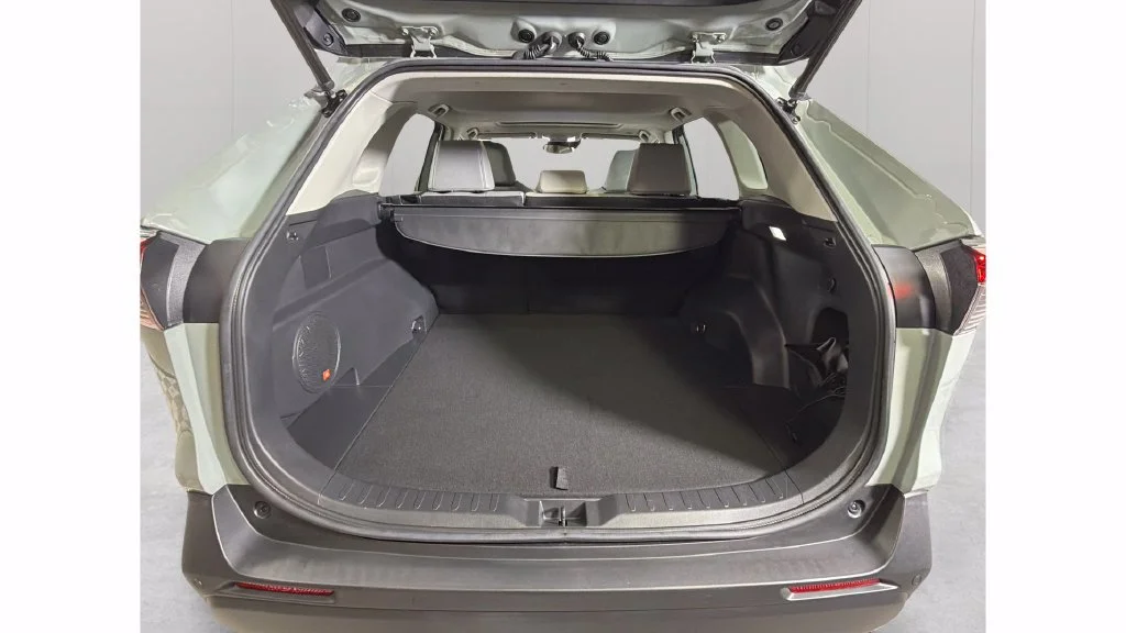 Used 2023  Toyota XLE Premium image 31
