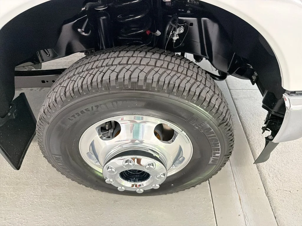 New 2026 Star White Metallic Tri-Coat Ford F-350® Lariat® image 5