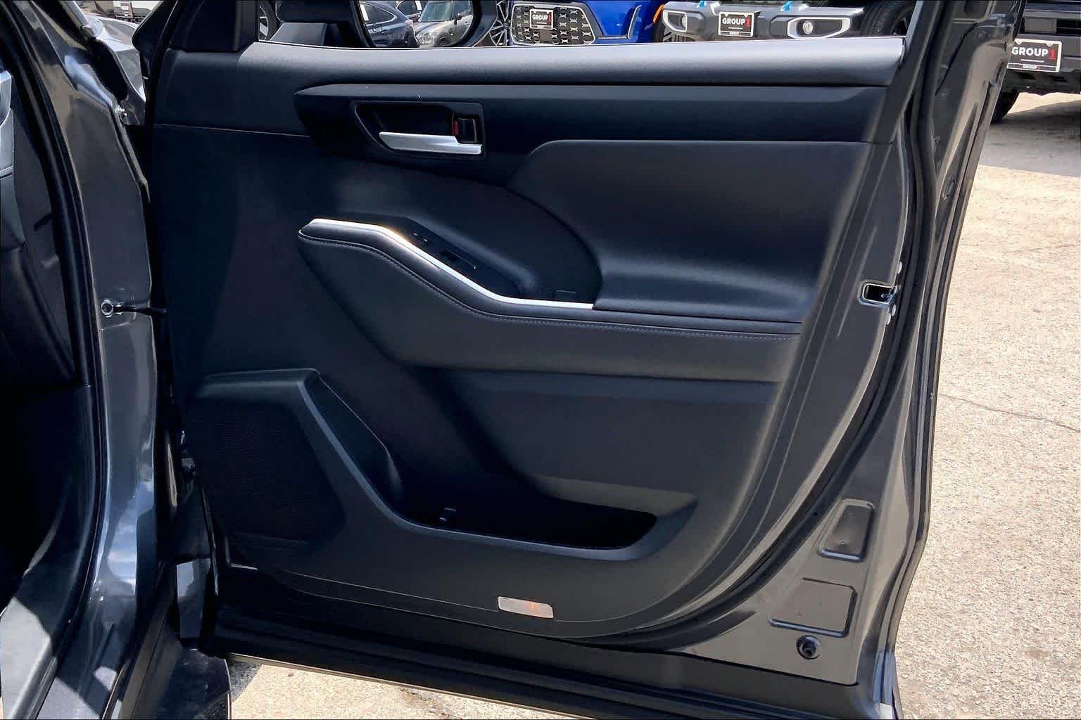 2025 Toyota Highlander XLE - Photo 23