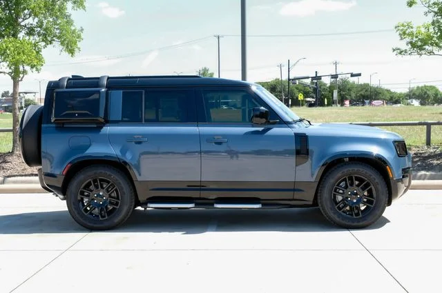 New 2026 Tasman Blue Land Rover X-Dynamic SE image 8