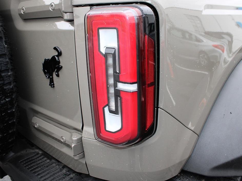 Used 2025 Gray Ford Badlands image 18