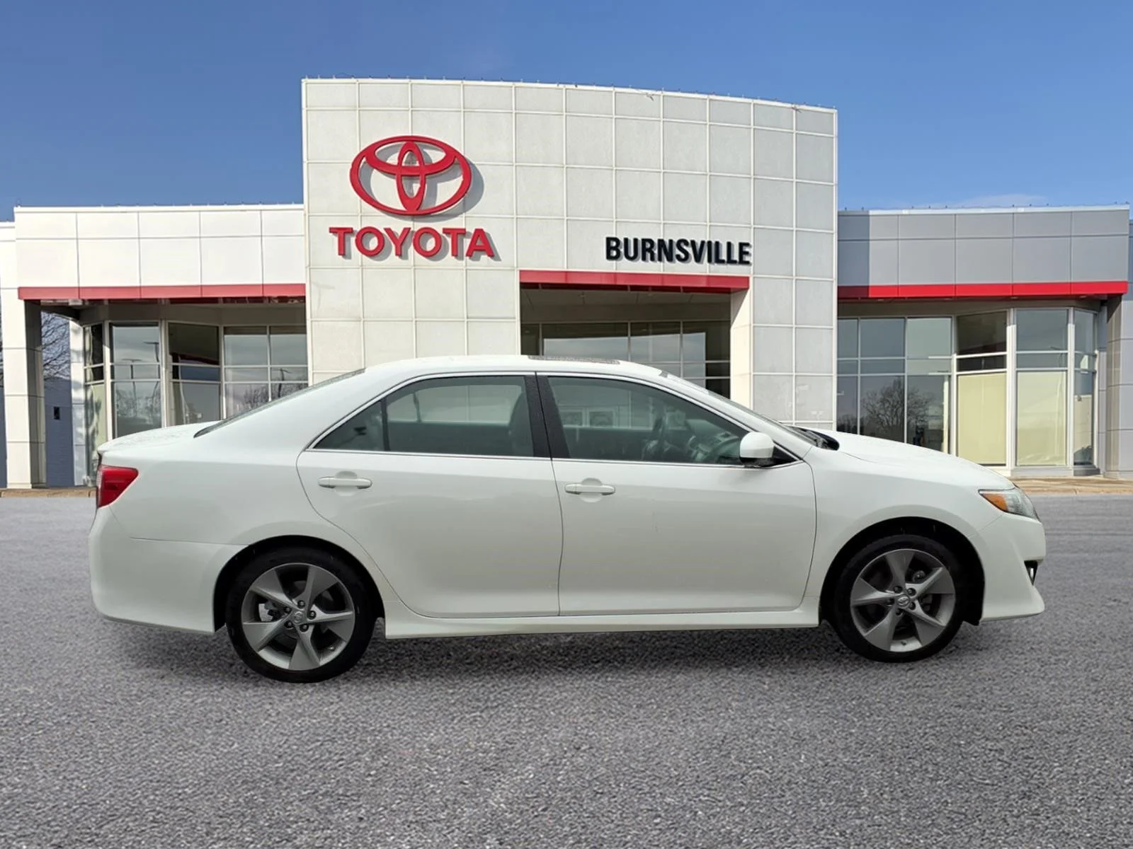 Used 2014 Toyota Camry SE with VIN 4T1BF1FK4EU449022 for sale in Burnsville, Minnesota