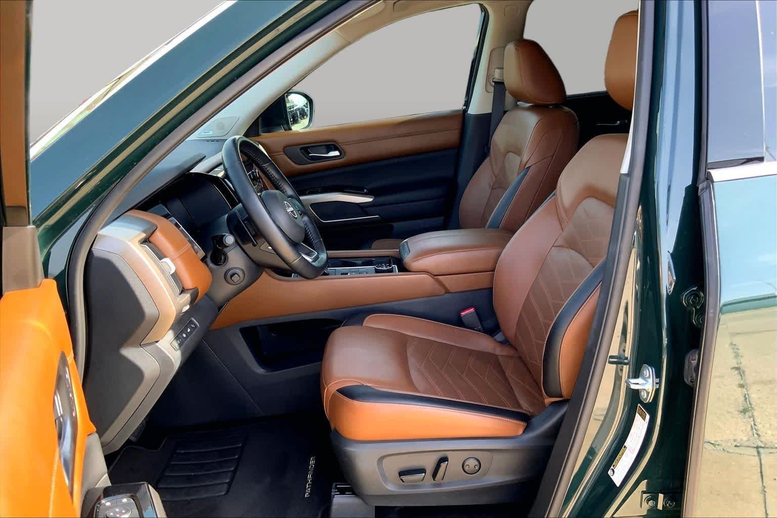 Used 2023 Obsidian Green Pearl Nissan Platinum image 8