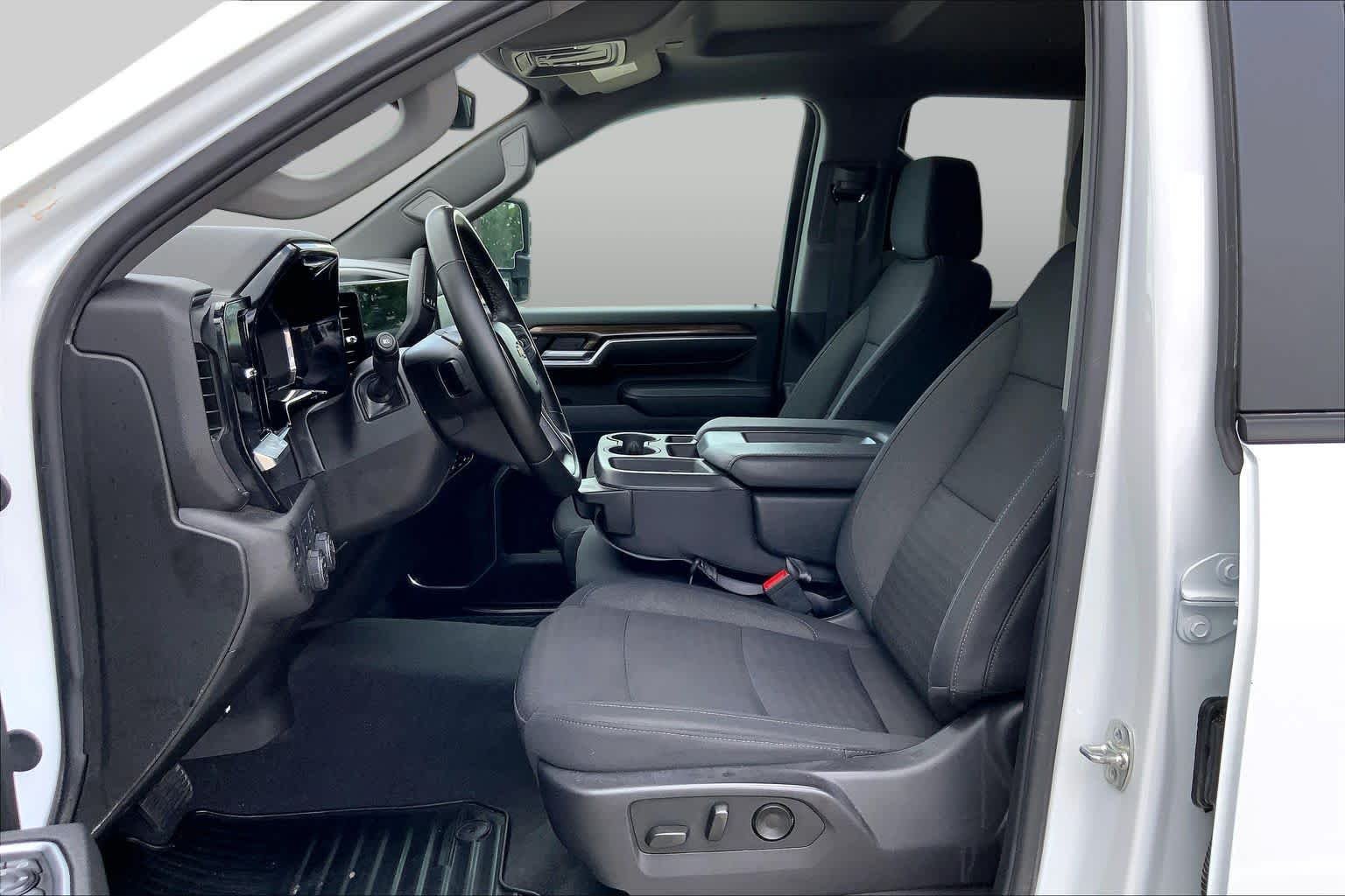 Used 2025 Summit White Chevrolet LT image 8