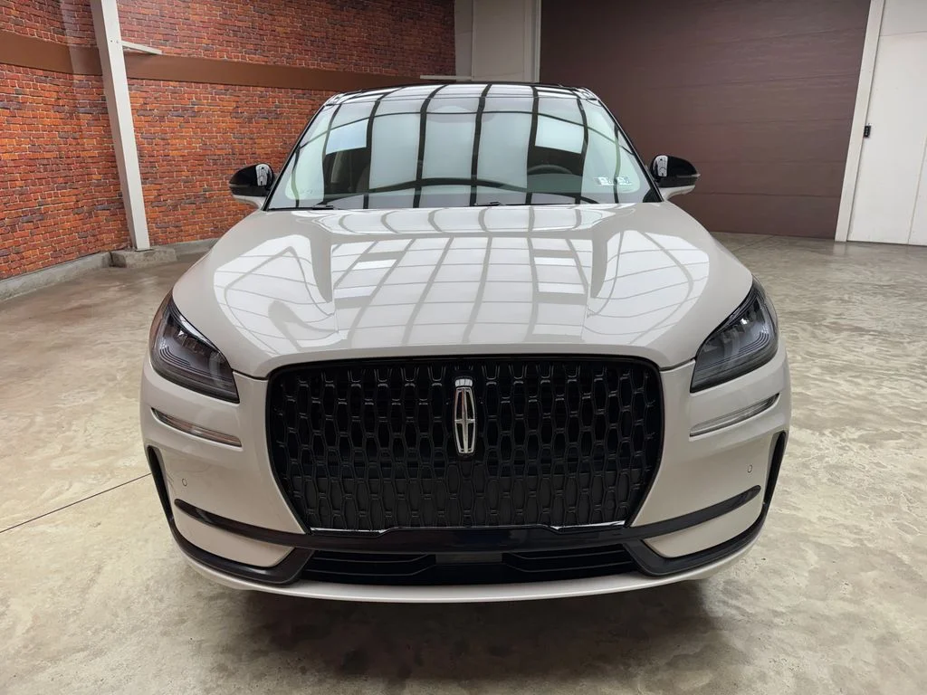 Used 2023 Pearl Metallic Lincoln Standard image 8