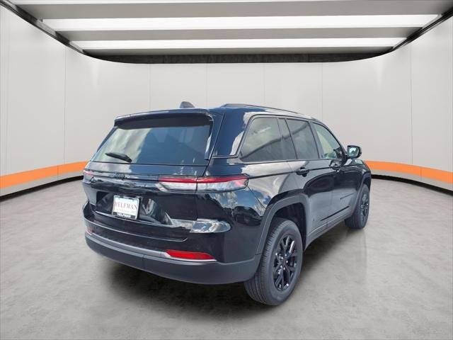 New 2026 Diamond Black Crystal Pearl-Coat Exterior Paint Jeep Laredo image 6