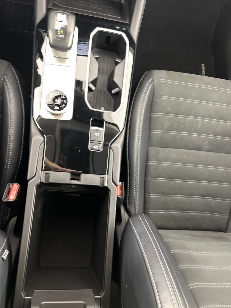 Used 2025 Black Mitsubishi SE image 13