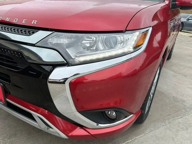 Used 2019 Red Mitsubishi SEL image 9