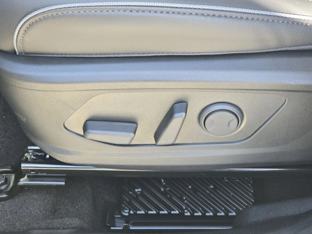 New 2026 White Hyundai Limited image 19