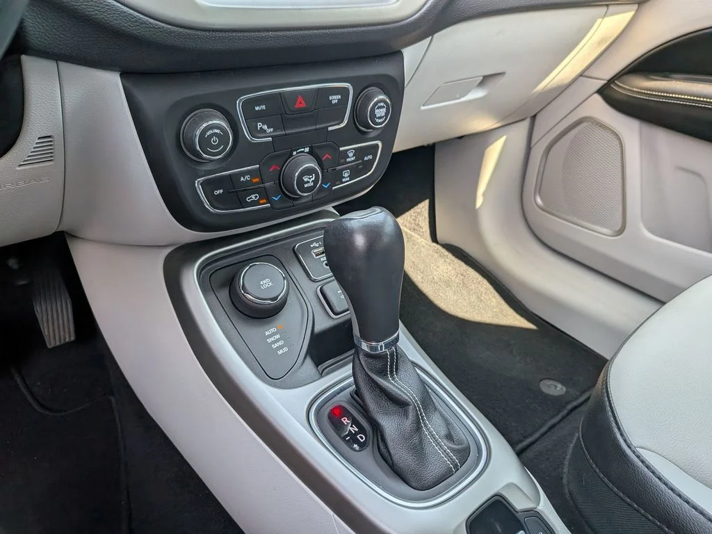 Used 2019 Blue Jeep Latitude image 24
