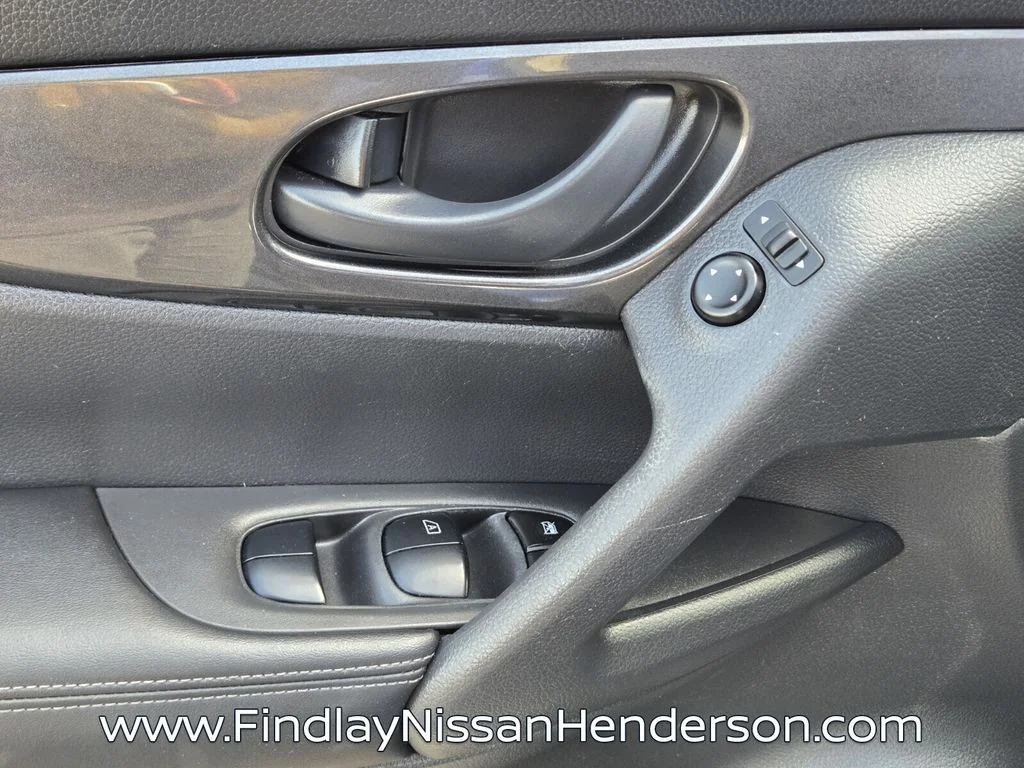 Used 2019 Blue Nissan S image 19