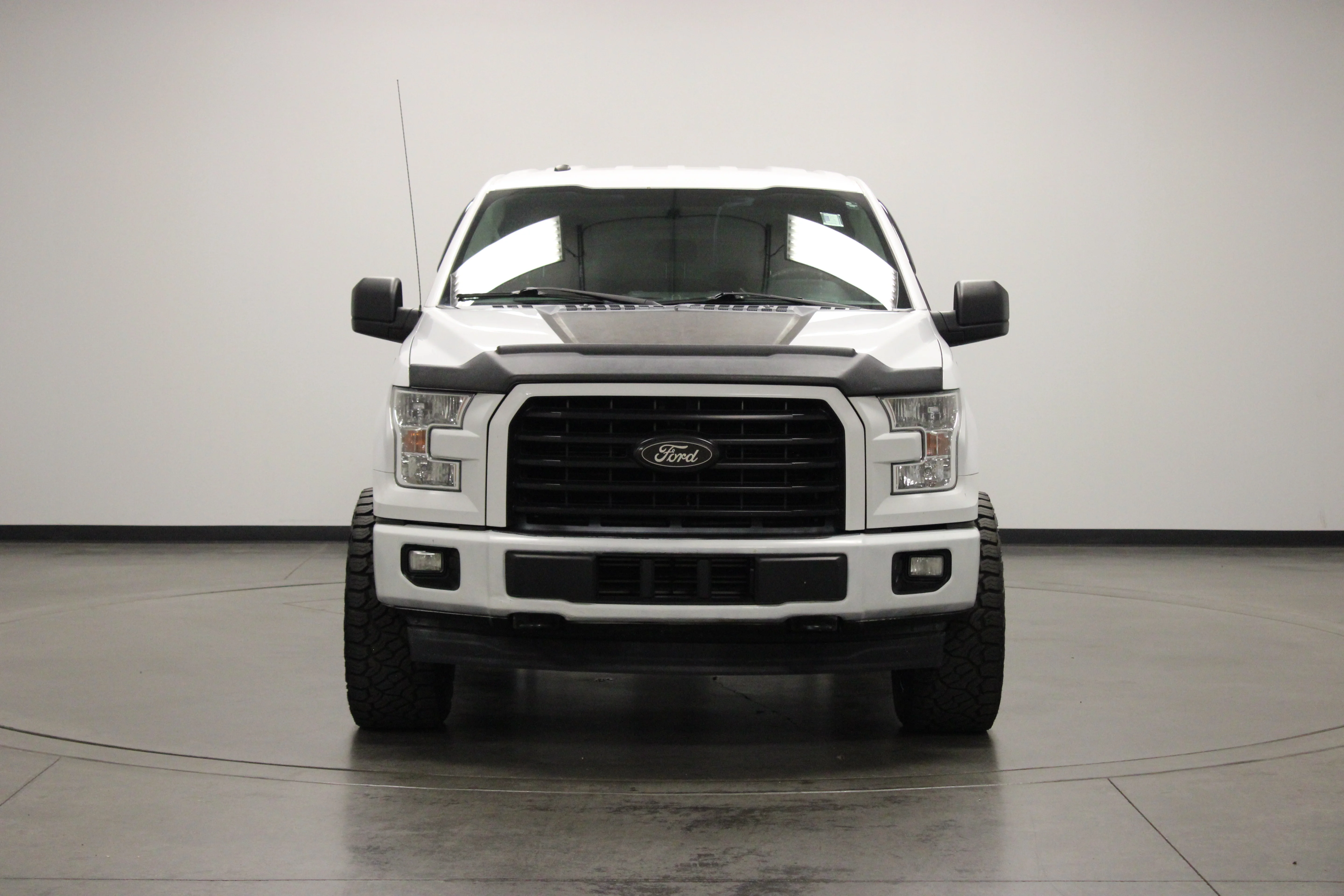 Used 2017 Oxford White Ford XL image 3