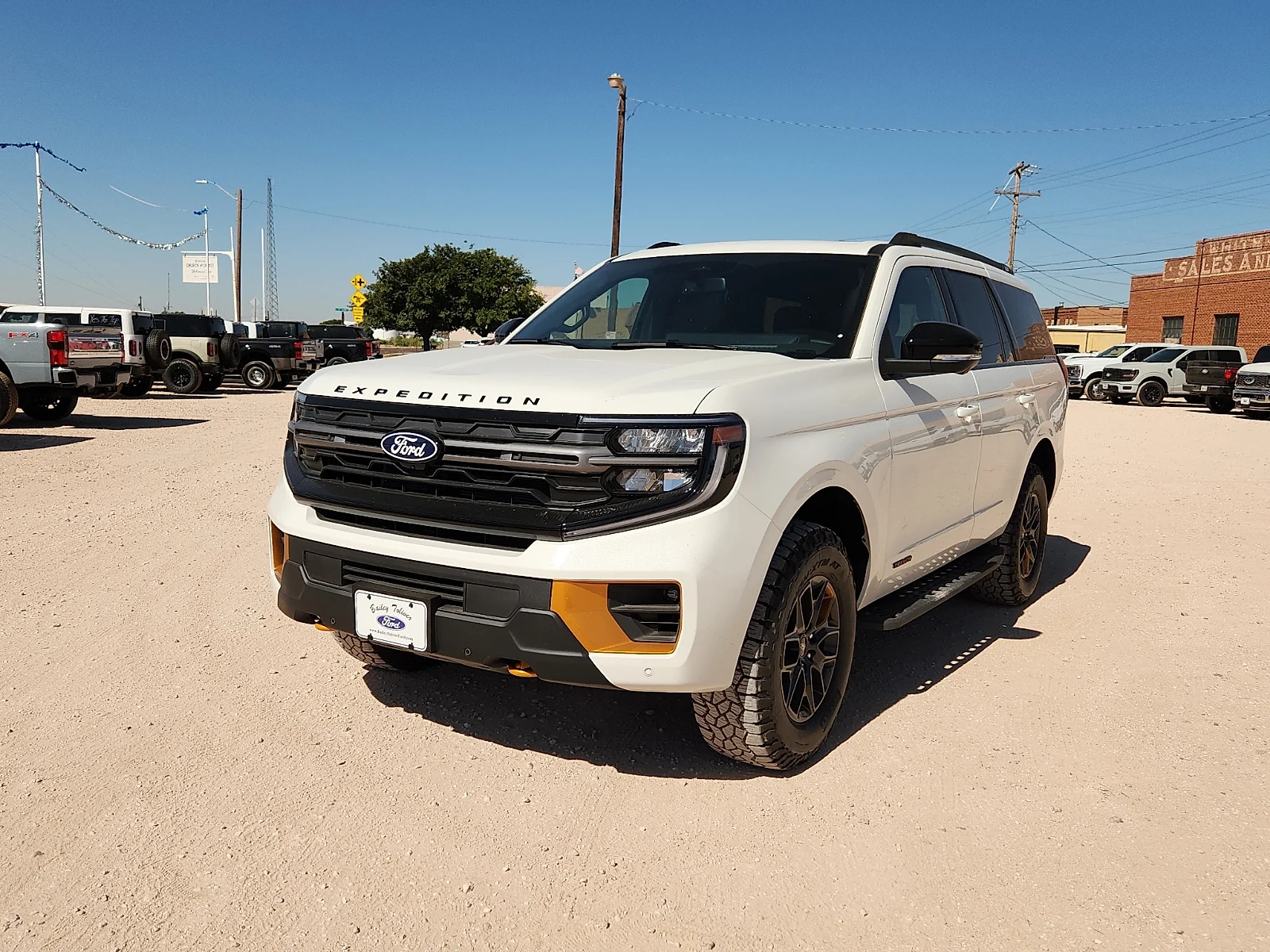 New 2027 Star White Metallic Tri-Coat Ford Tremor image 3
