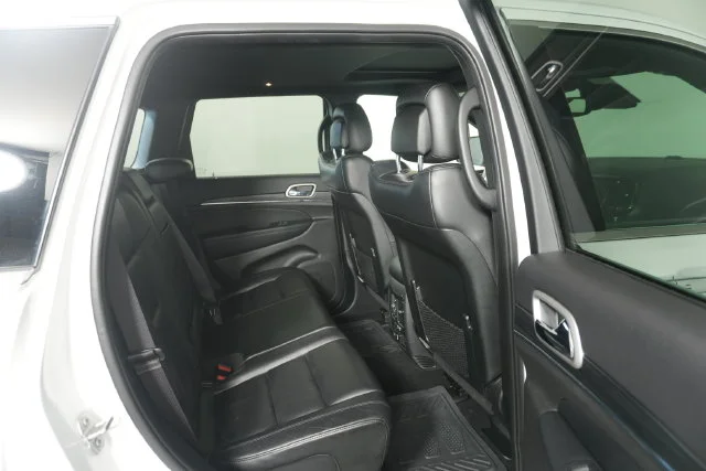 Used 2020 Bright White Clearcoat Jeep Limited image 29