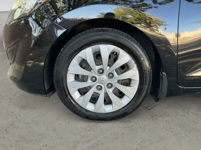 Used 2016 Black Hyundai Base image 5