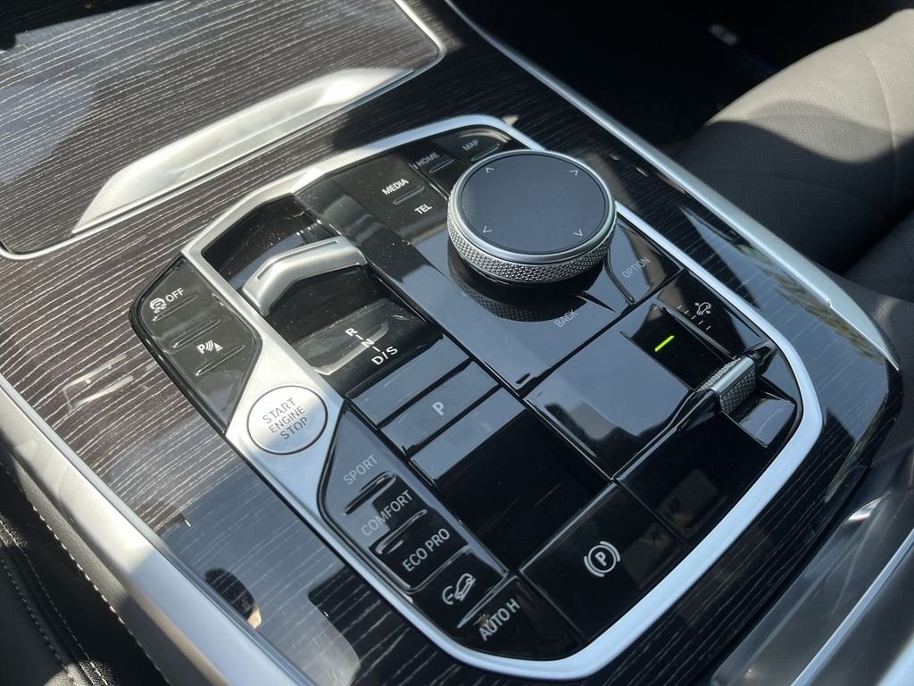 Used 2027 Blue BMW xDrive40i image 20