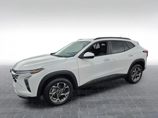 Used 2025 White Chevrolet LT image 3
