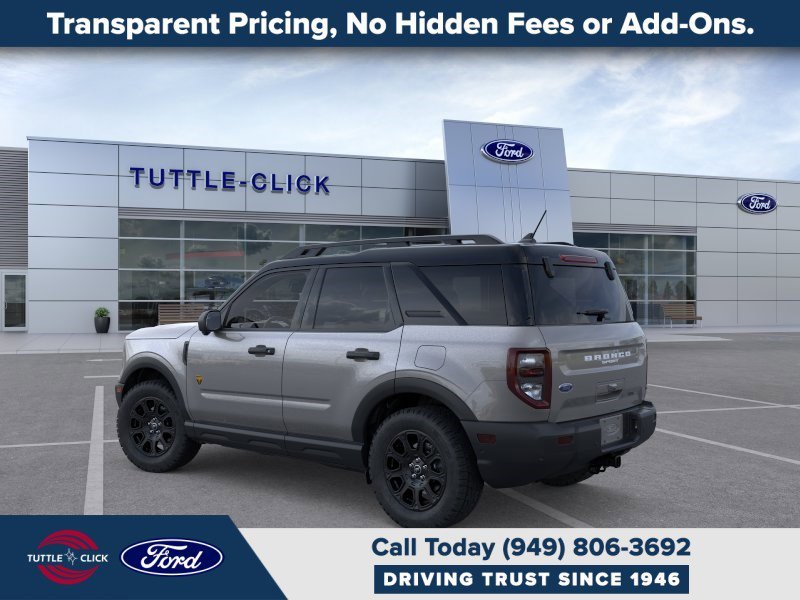 New 2025 Carbonized Gray Metallic Ford Badlands image 4
