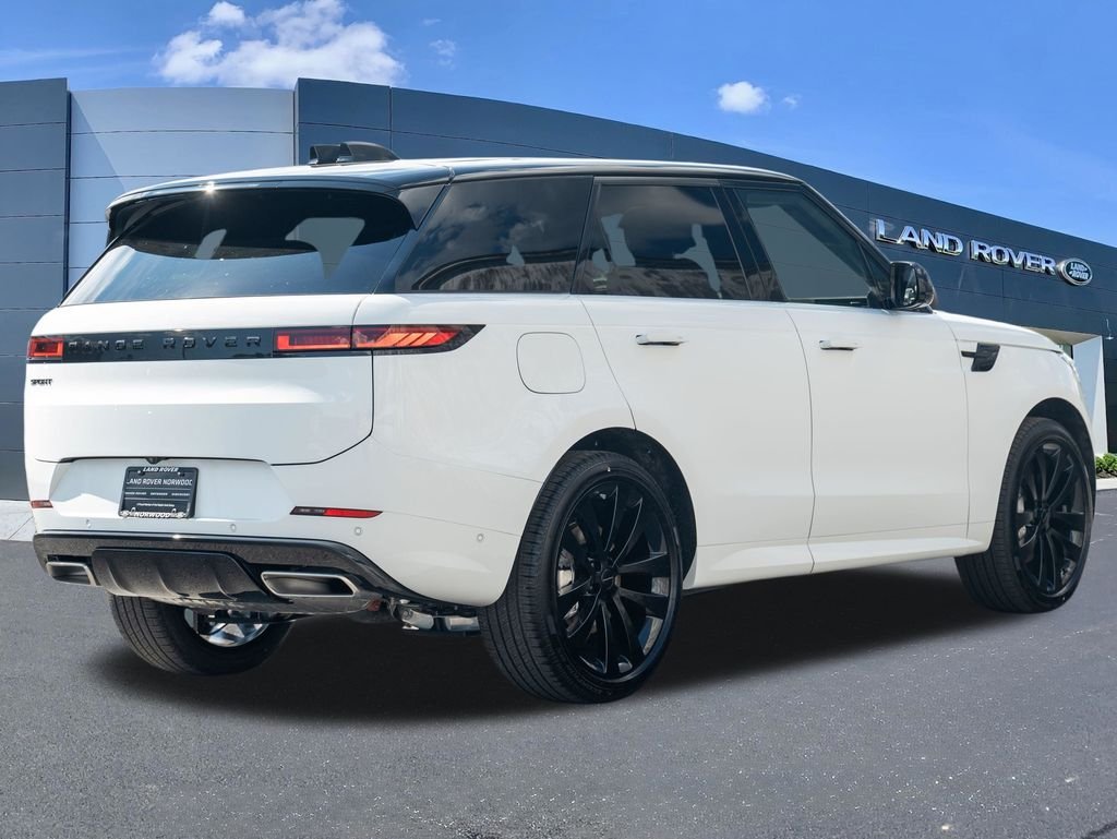 New 2026 Fuji White Land Rover Dynamic SE image 4