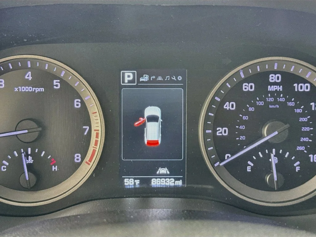 Used 2017 Winter White Hyundai Limited image 16