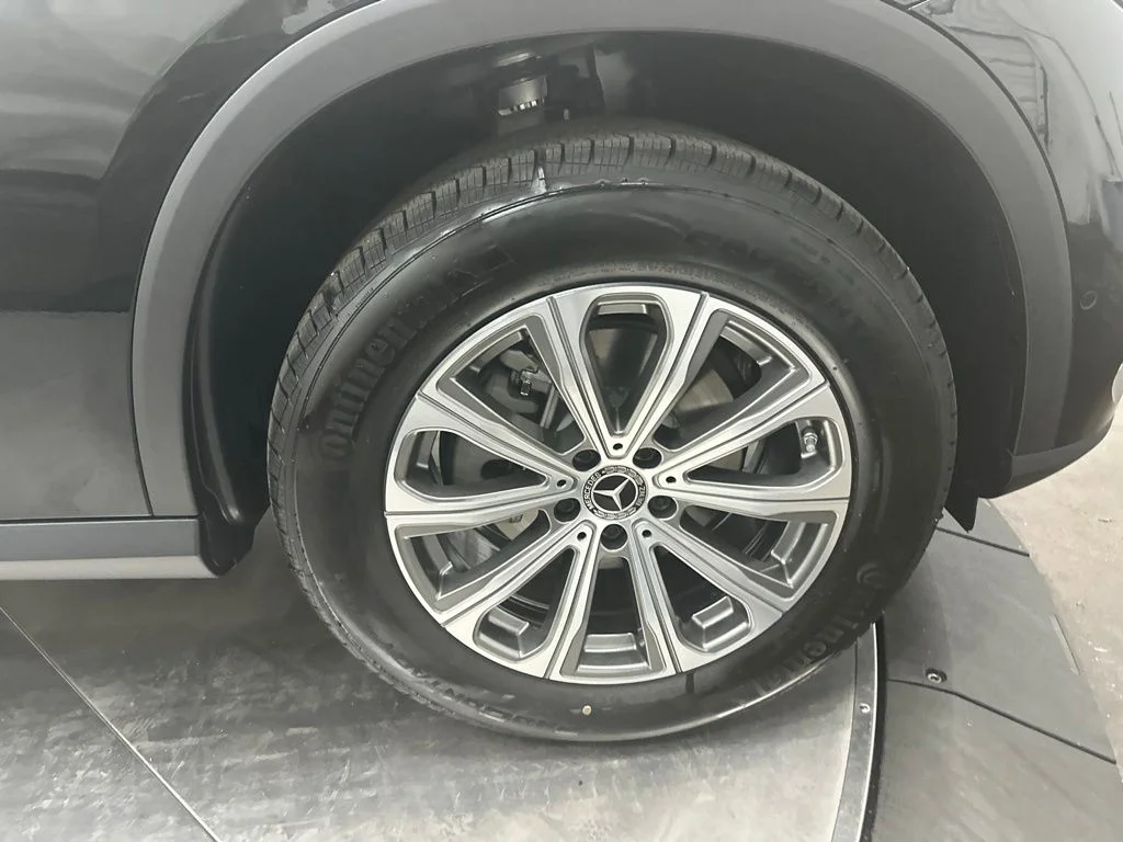 New 2026 Black Mercedes-Benz GLC 300 image 9