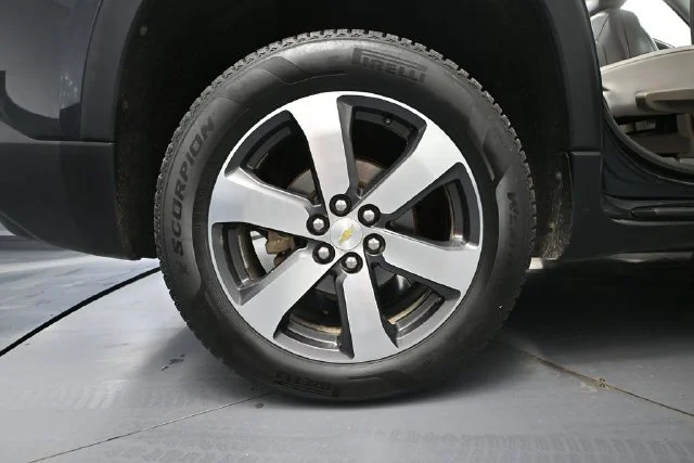 Used 2018 Gray Chevrolet 3LT image 10