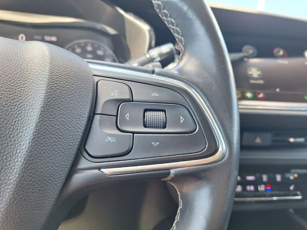 Used 2023 Black Buick Essence image 15