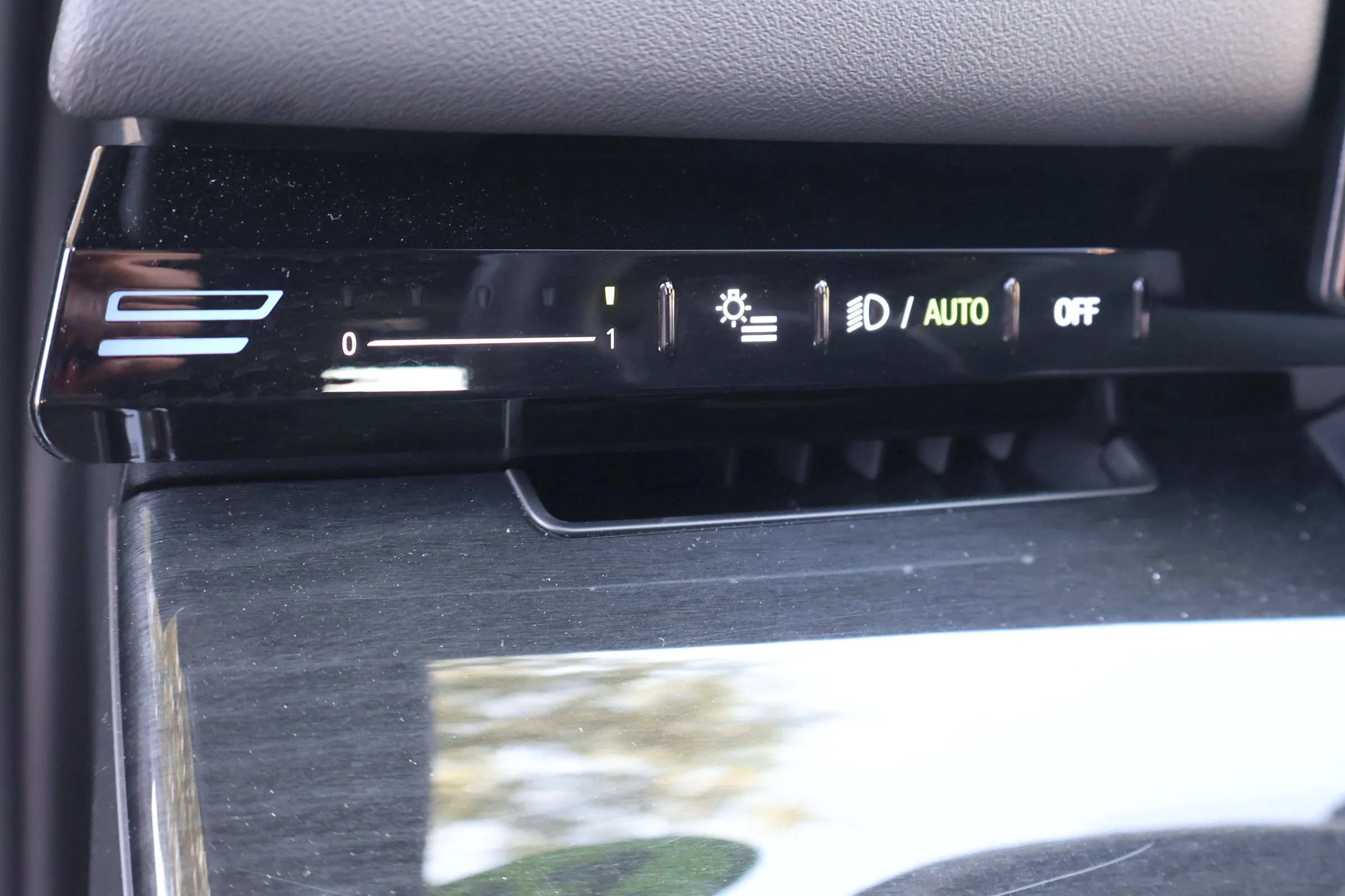 Used 2025 Dark Graphite Metallic BMW 530i image 22
