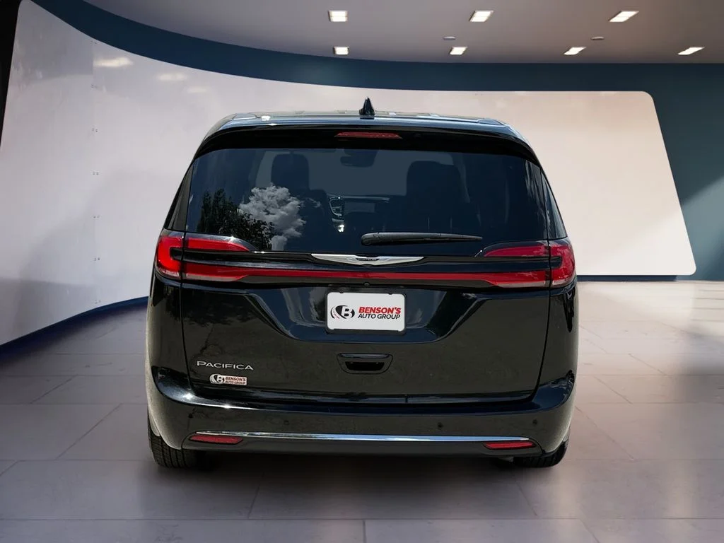 Used 2023 Black Chrysler Touring L image 4