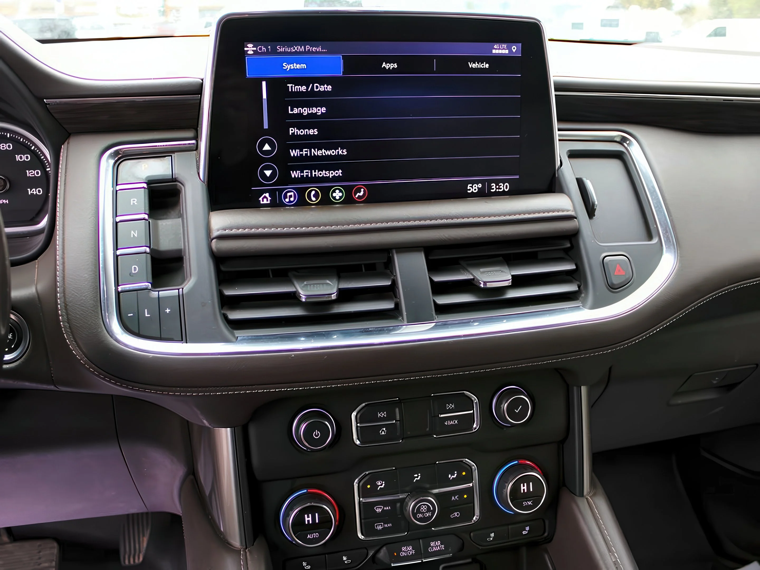 2021 Chevrolet Suburban Z71 - Photo 18