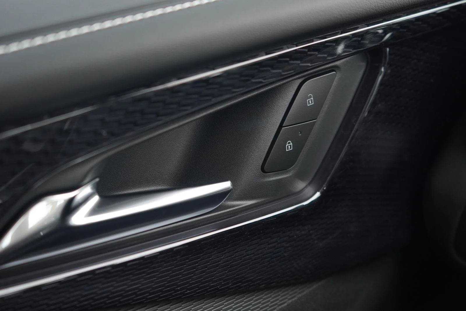 New 2025 Sterling Gray Metallic Chevrolet LT image 19