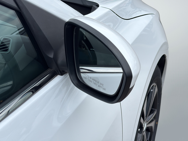 Used 2023 White Nissan SV image 9