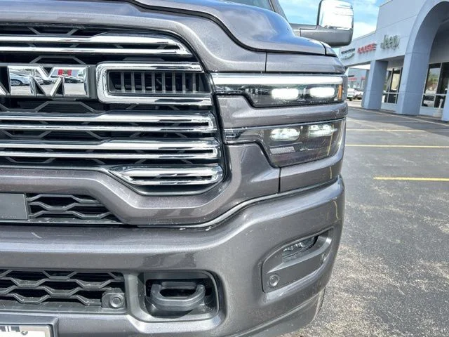 New 2026 Granite Crystal Metallic Clear-Coat Exterior Paint RAM Laramie image 3