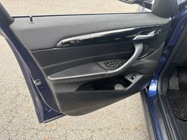 Used 2018 Blue BMW xDrive28i image 18