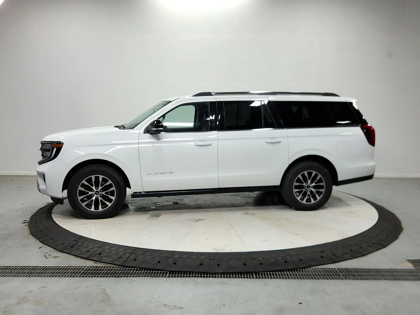 Used 2025 White Ford Platinum image 5