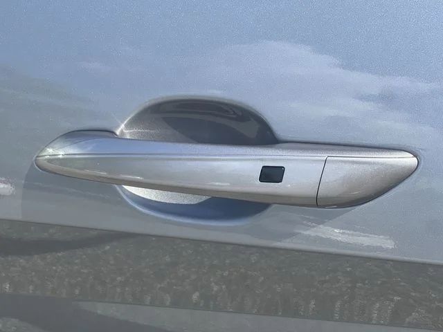 Used 2025 Silver Hyundai SEL Convenience image 41