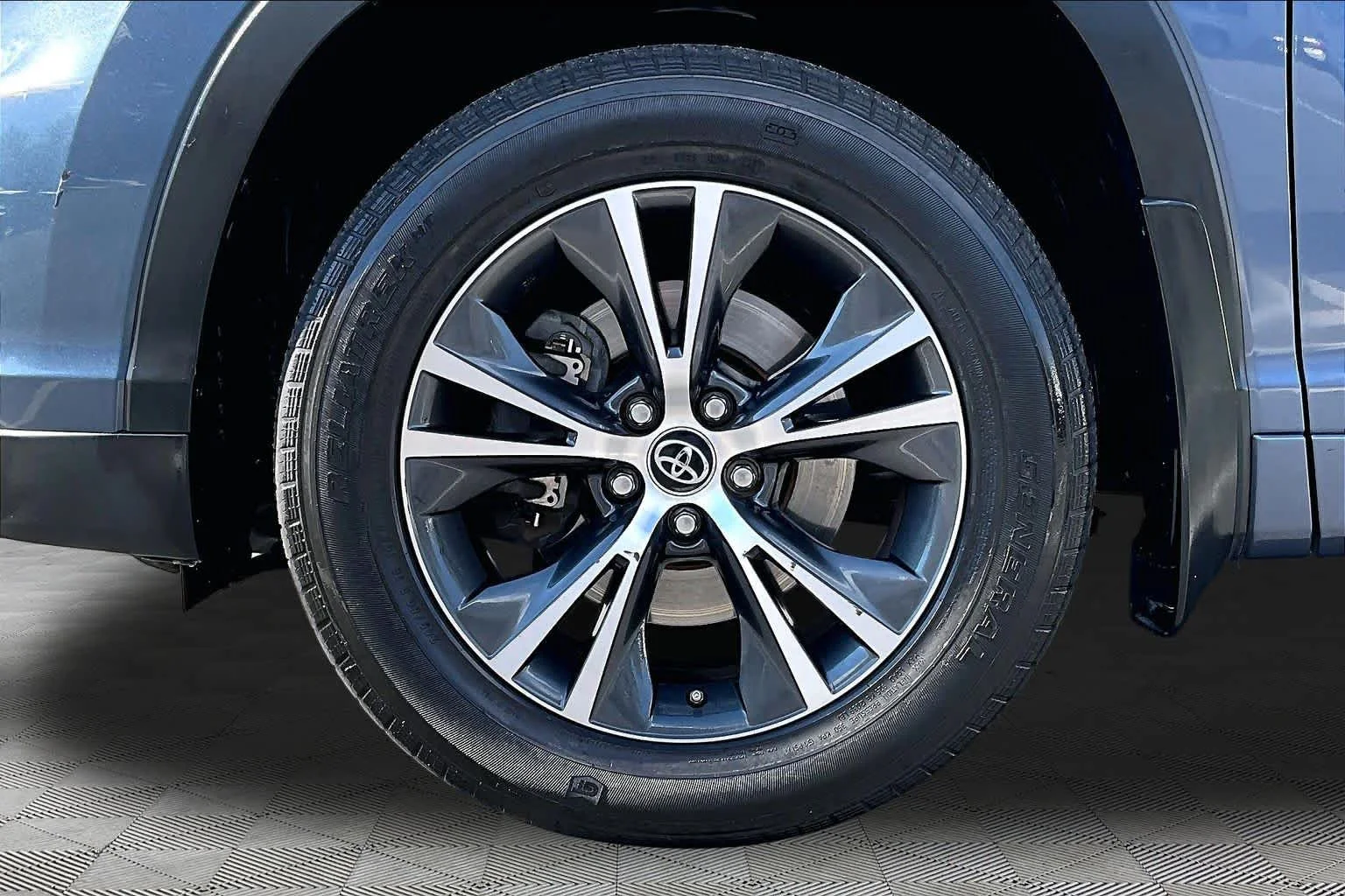 Used 2016 Shoreline Blue Pearl Toyota XLE image 11